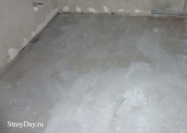 Пол загрунтован