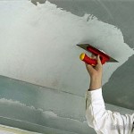 Выравнивание потолка шпатлевкой