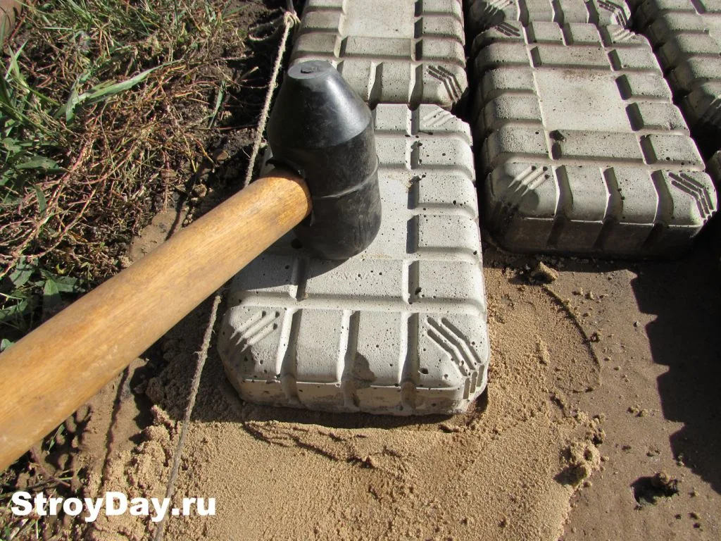 Укладка первой плитки