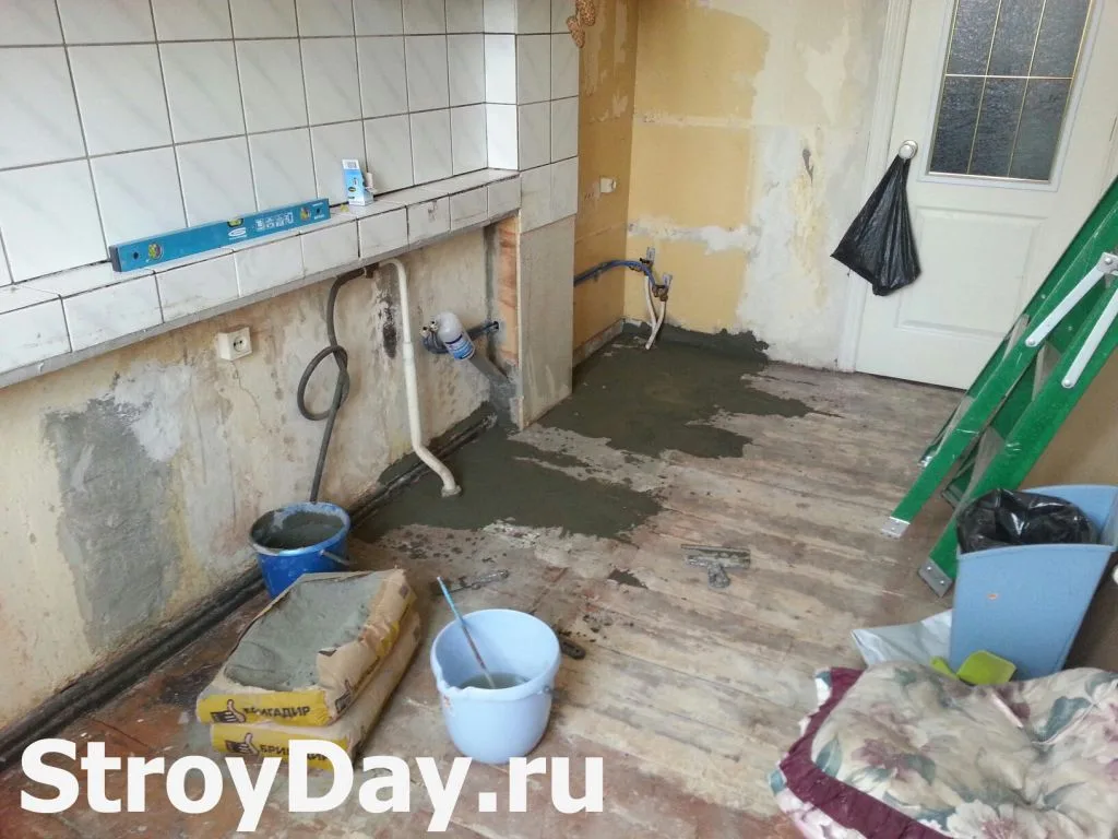 Дешевый ремонт напольного покрытия на кухне