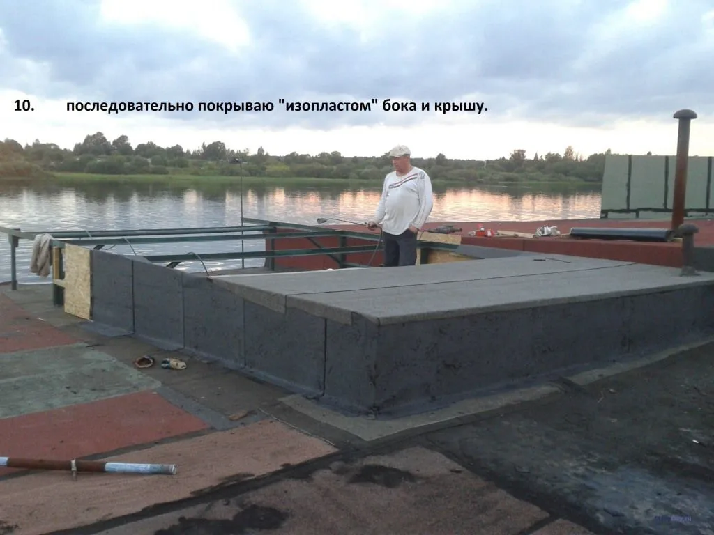 Покрываем изоспаном бока и крышу