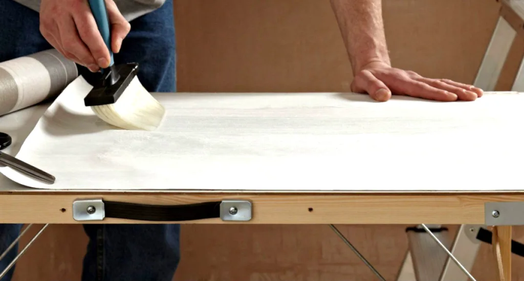 Работы можно выполнять и на небольшом столике