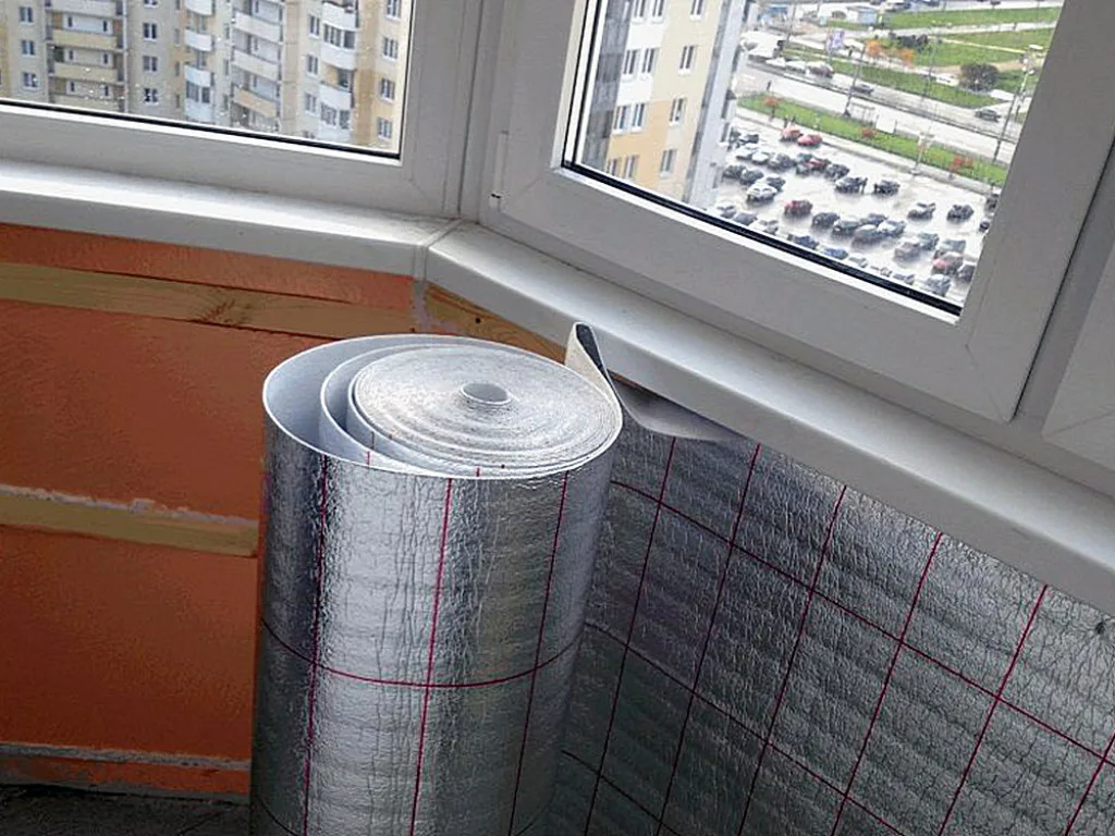 Использование тонкого фольгированного утеплителя резко повышает эффективность термоизоляции.