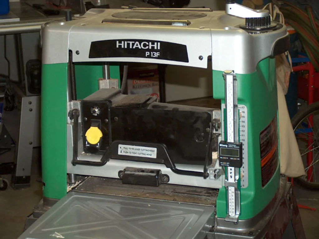 Hitachi P 13 F