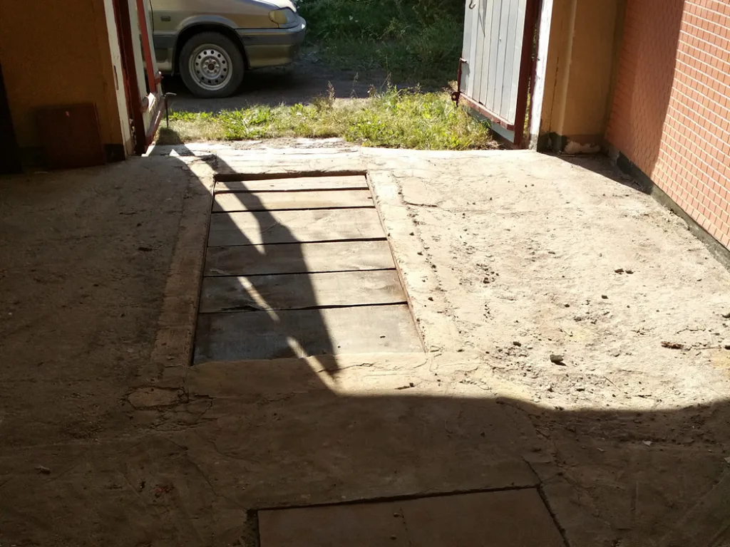 Вот во что может превратиться бетонный пол, залитый когда-то кое-как, лишь бы быстрее или подешевле.