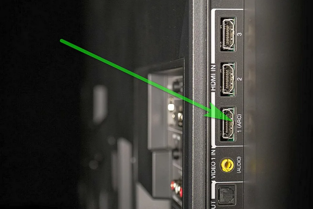 Обязательное условие для соединения по технологии HDMI – наличие на телевизоре соответствующего порта, способного работать «на выход»