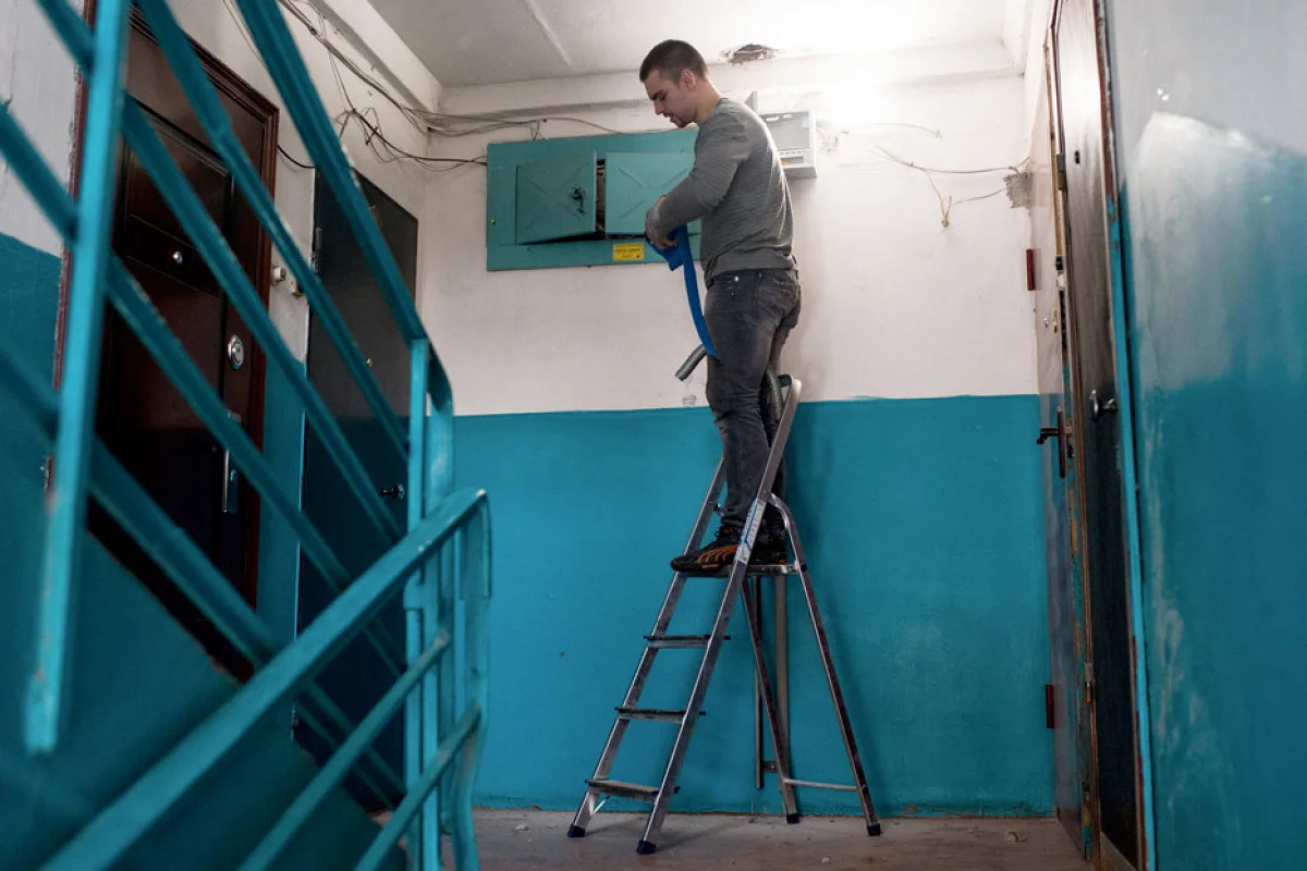 Подъезды окрашивали краской, выделенной государством