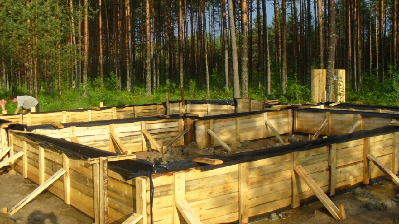Опалубка для фундамента своими руками: пошаговые рекомендации