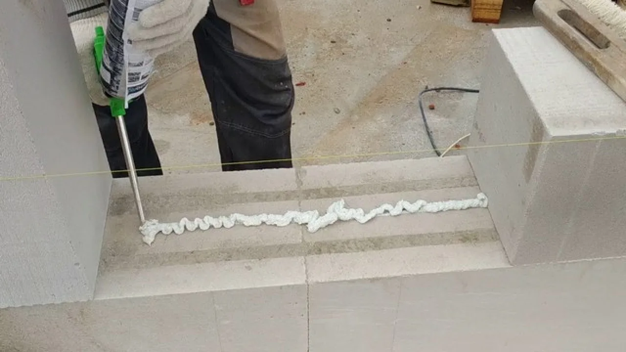 Клей пена для газобетонных блоков