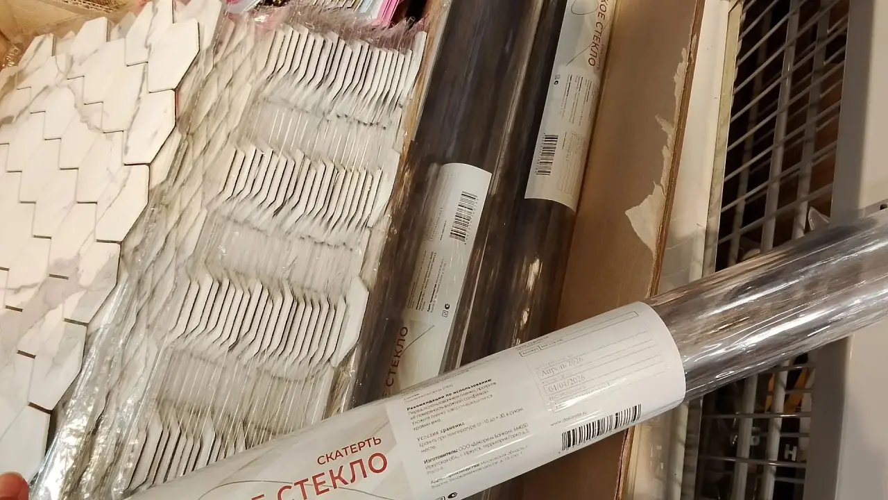 Скатерть из "Чижика" стелю не на стол: защитил подоконник от царапин, разводов и пыли за 50 рублей