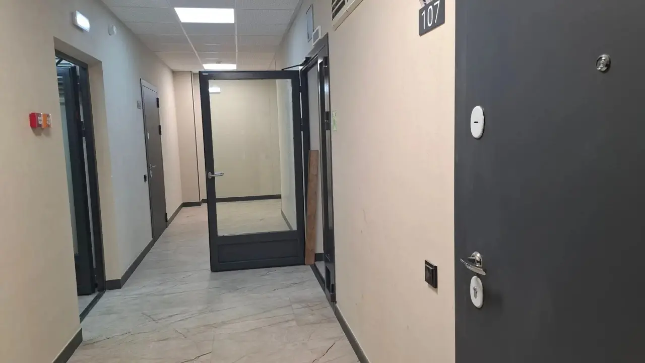 На какую деталь в дверях обращают внимание воры: вот как выбирают квартиру для взлома