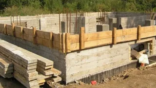 Когда снимать опалубку после заливки бетона: примерное время