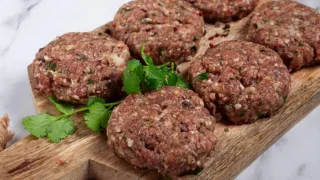 2 ложки в фарш — и котлеты вкуснее, чем в ресторане: нежнее сливочного масла