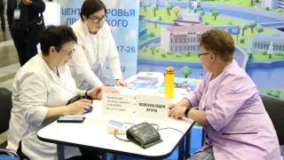 Новые правила ввели для всех в РФ, у кого есть полис ОМС: что изменилось
