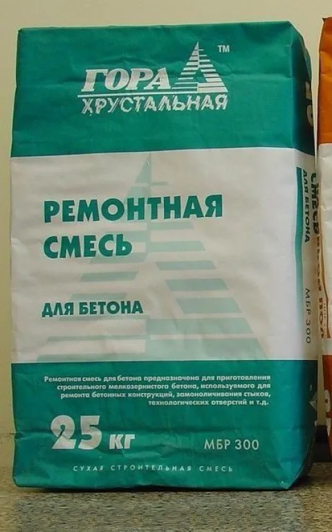 Один из видов ремонтной сухой смеси для бетонных полов