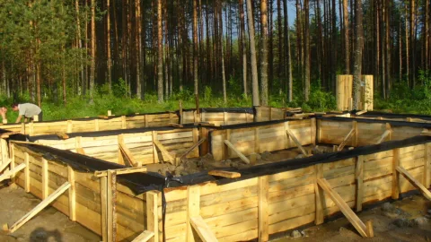 Опалубка для фундамента своими руками: пошаговые рекомендации