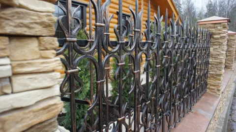 Кованый забор своими руками: пошаговое руководство