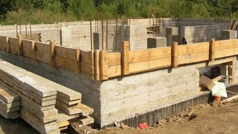 Когда снимать опалубку после заливки бетона: примерное время