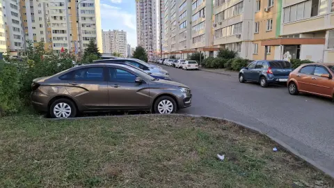 Как законно закрепить за собой парковочное место во дворе: можно закрыть его и пользоваться в одиночку