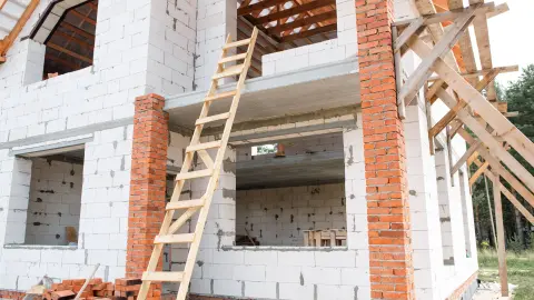 Главная ошибка при строительстве дома из газобетона, которую совершают даже опытные застройщики: как не платить дважды