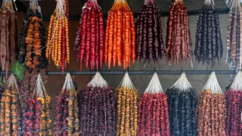 Топ-5 продуктов, которые не стоит есть на отдыхе у моря, хотя многие их покупают