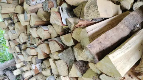 Не топор и не колун: чем еще можно колоть дрова на даче