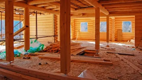 Как быстро и точно подогнать доску к бревенчатой стене: простой и надежный способ