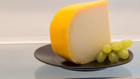 Ни в коем случае не в пленке и не в пакете: как правильно хранить сыр – надолго останется ароматным, вкусным и свежим