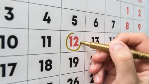 Новогодние каникулы в 2027 году сократят: сколько дней мы будем отдыхать на самом деле