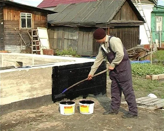 Ленточный фундамент требует гидроизоляции