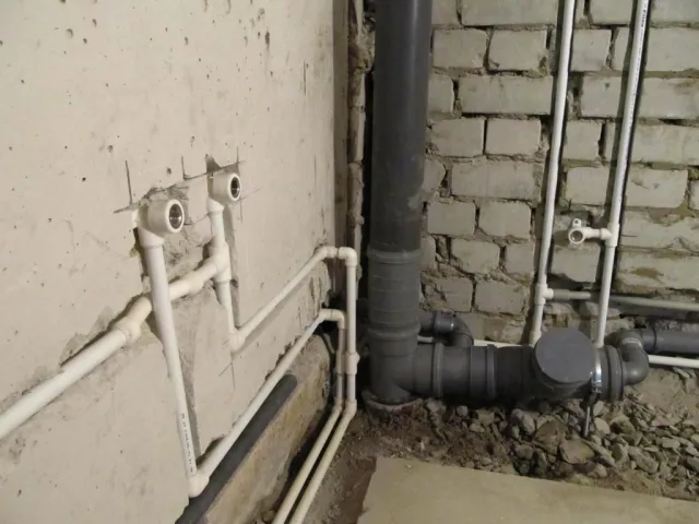 Pазводка водопроводных труб в санузле
