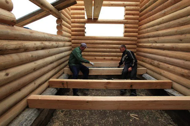 Балки установлены непосредственно на фундамент