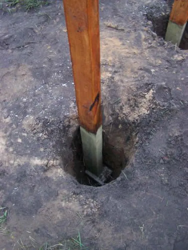Стойки вкопаны