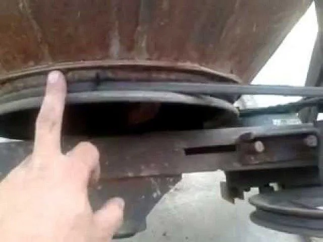 Шкив расположен прямо на корпусе смесительной бадьи