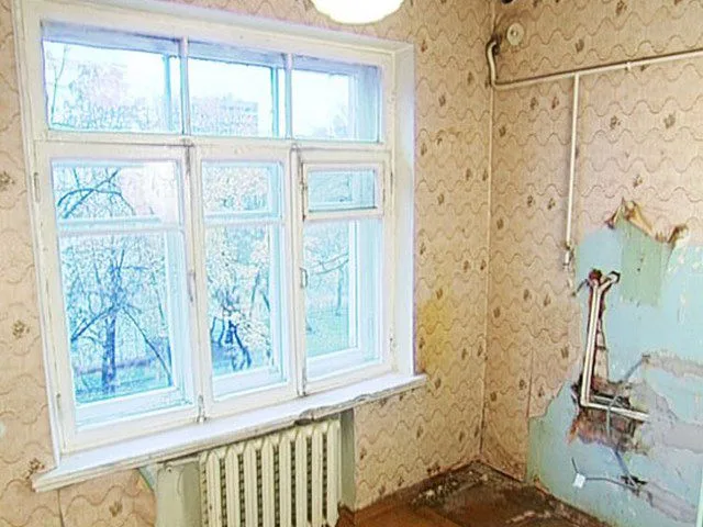 После освобождения кухни часто открывается совсем неприглядная картина