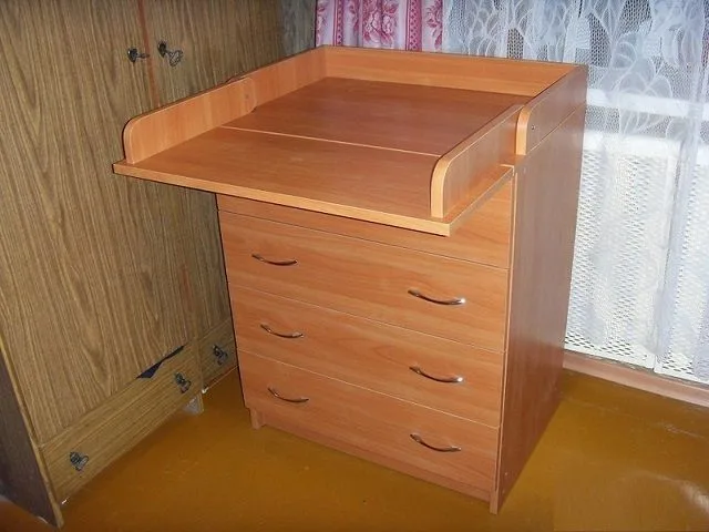Комод для детской с откидным столиком