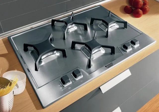 Панель с газовыми конфорками четырёхугольной формы