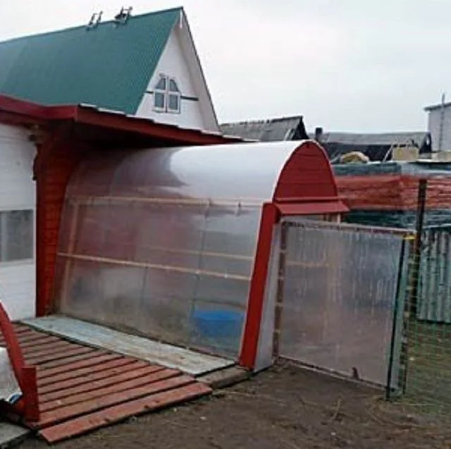 Новый тренд в приусадебном строительстве – птичник из поликарбоната
