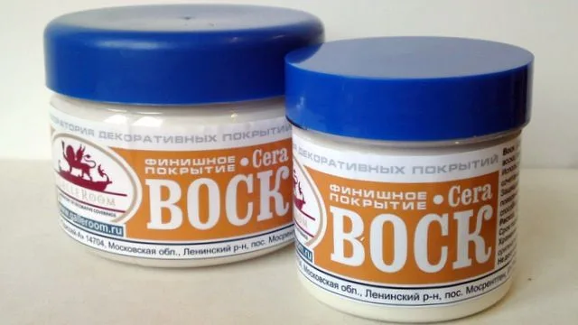Для защитной обработки декоративной штукатурки внутри помещений обычно применяется специальный воск