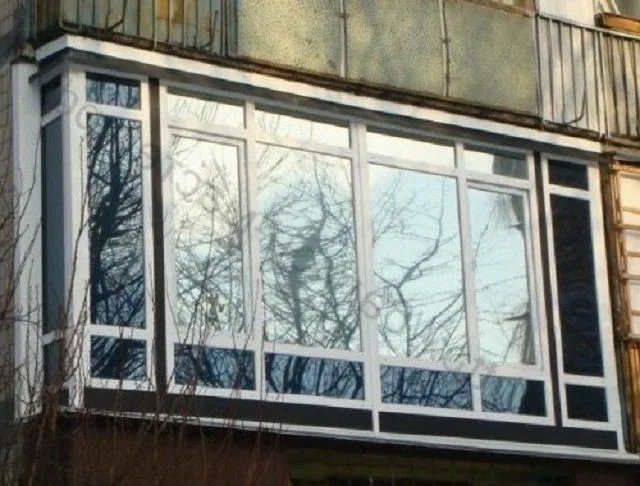 Зеркальный эффект может меняться на противоположный с наступлением сумерек – при включении в квартире освещения