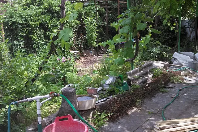 Он же со стороны точки водозабора – дворового водопроводного крана