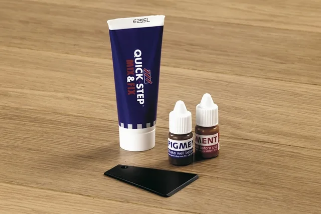 Ремонтный комплект «Quick-Step Mix &amp; Fix»для заделки царапин на ламинате и паркете.