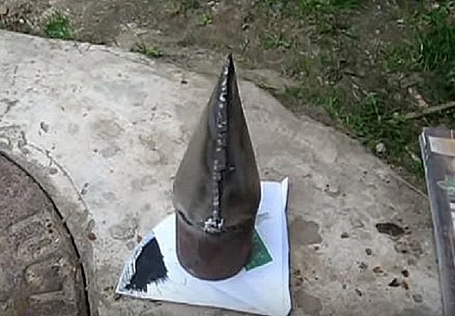 Конус маркера можно сварить из стального листа (сходящимися косынками-треугольниками) либо из обрезков труб среднего диаметра, правильно продумав их раскрой.
