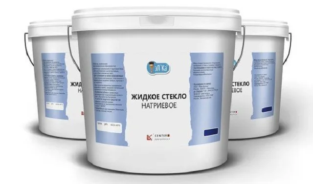 Жидкое стекло поставляется в продажу в пластиковых прозрачных или непрозрачных ведрах или канистрах.
