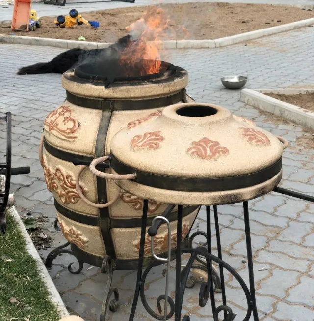 Кожаная оплетка на ручках тандыра убережет вас от ожогов