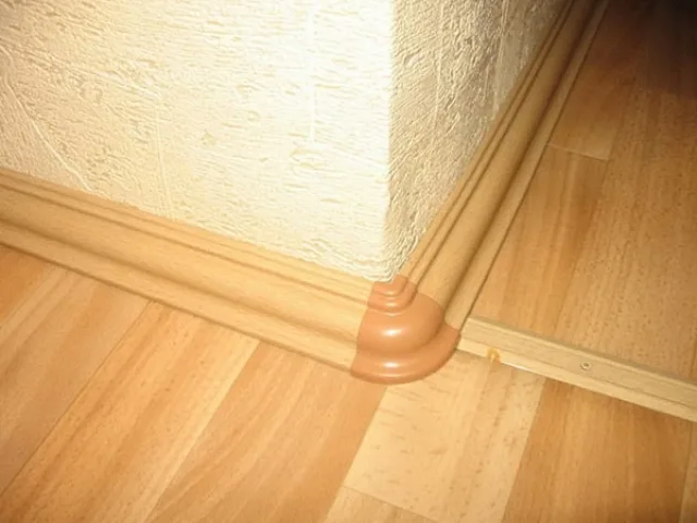 Пластиковый плинтус