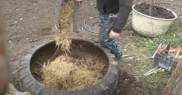 Укладываем сено или солому