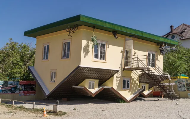 Дом вверх дном, село Кабардинка, Краснодарский край