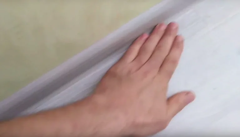Отклеиваем доску и скотч
