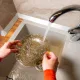 Стоит ли выбирать дешевый смеситель для кухни: нюансы работы кранов, на которых сэкономили — спокойствие против денег